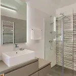 Marika Villa *