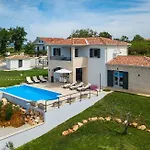 Villa Marika *