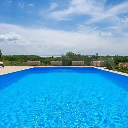 Marika Villa