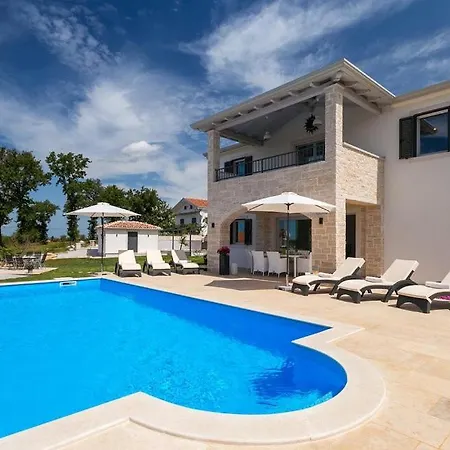 Marika Villa